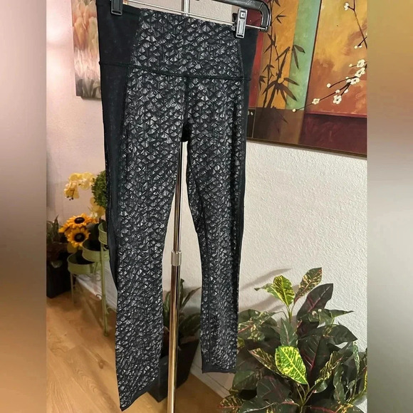 Lululemon Athletica leggings size 4 - Picture 2 of 8